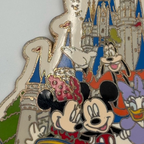 DISNEY PIN TRADING: Disneyland Resort - Where dreams come true 2008 w clasp - Picture 3 of 15